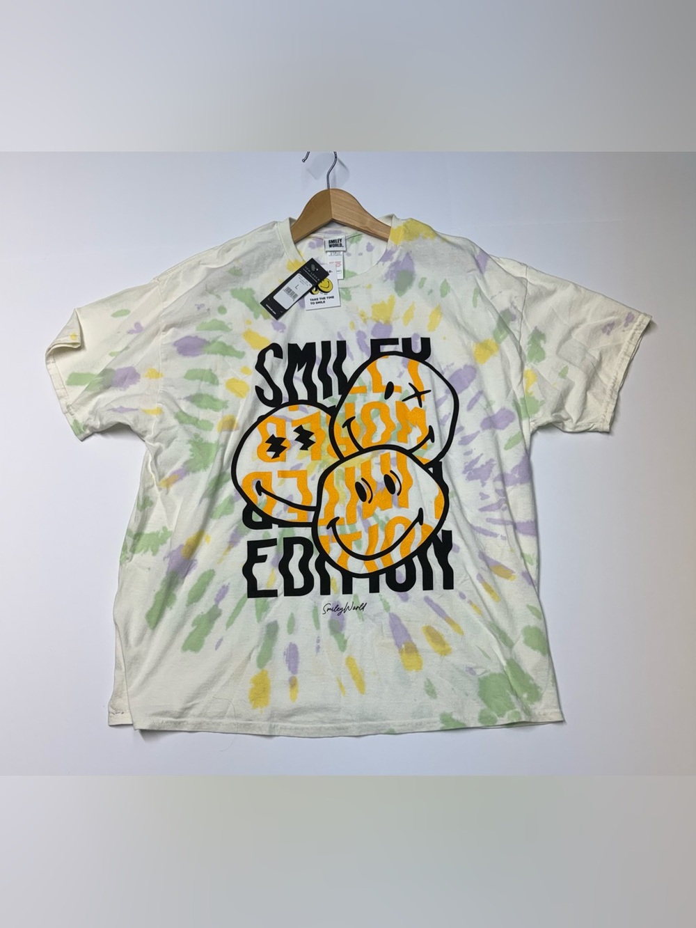Smiley World Tie Dye T-Shirt Men’s Size Large Short Sleeve Graphic Tee NWT